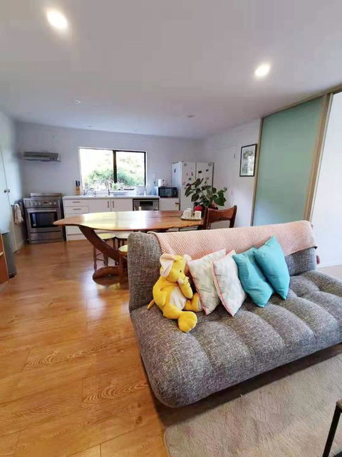 Romantic Vintage Retreat Away In West Auckland - Accommodation New Zealand 3