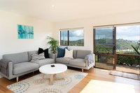 Newly renovated Oneroa beach view house