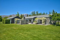 Queenstown Exclusive Retreat with Hot Tub