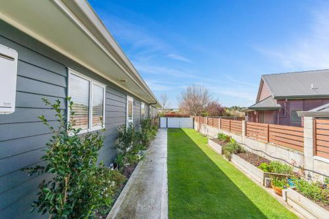 The Best In Blue Kinloch Holiday Home - Accommodation New Zealand 4