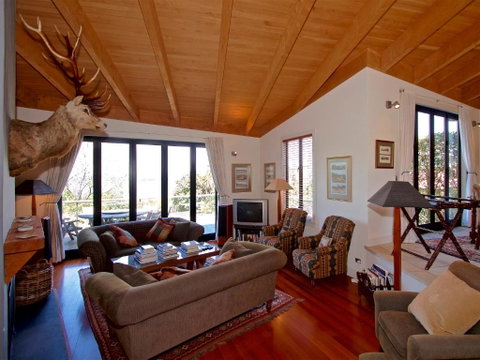 Kauawhi Lodge Acacia Bay Executive Home - Accommodation New Zealand 1