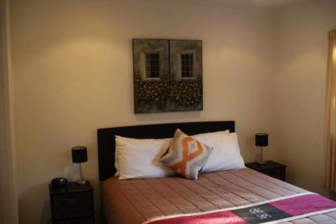 Nut Point Cottage - Accommodation New Zealand 7