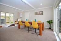 EXECUTIVE house with 1300sq garden near SHOPPING