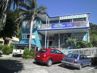 Capn Bobs Beach House Hostel