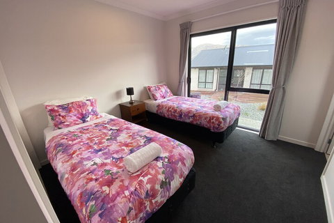 Matariki 4 Bedroom - Accommodation New Zealand 0